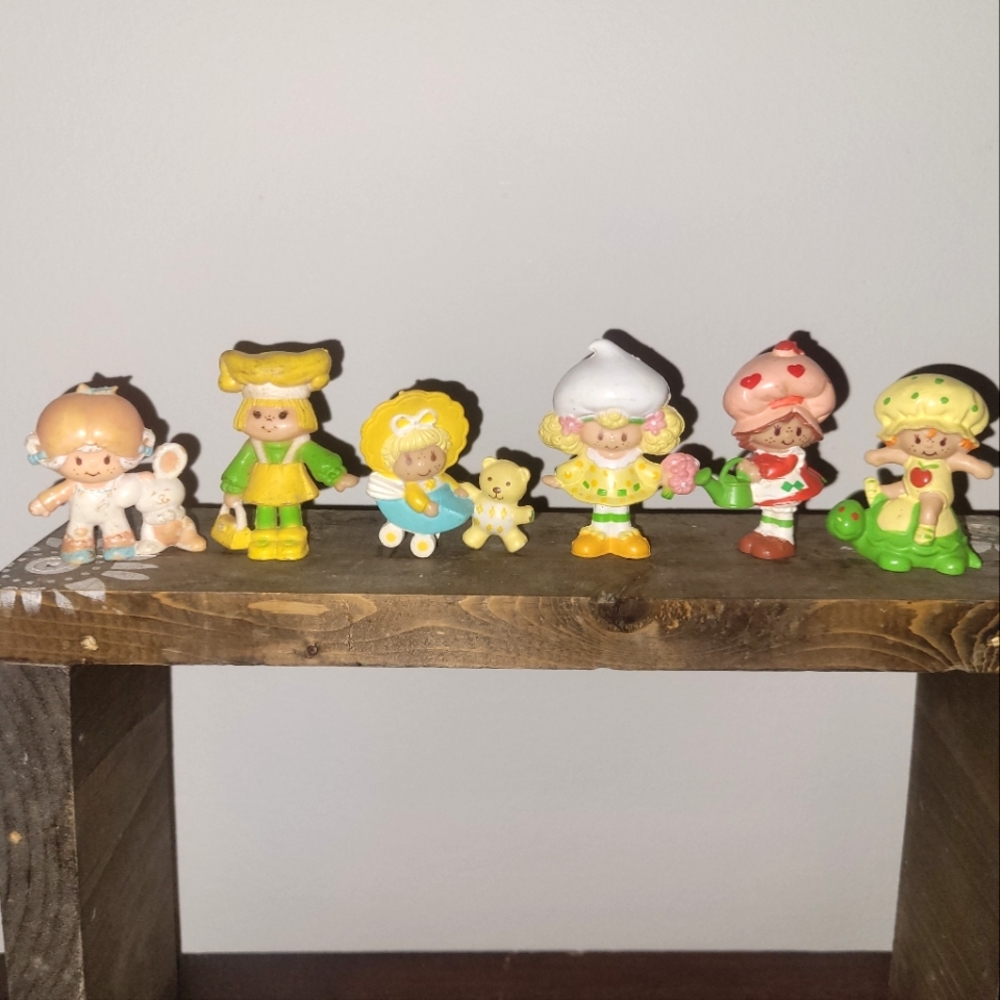 Vintage 1980s STRAWBERRY SHORTCAKE Set Of 6 Figurine Dolls
